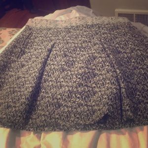 Banana republic black-and-white tweed skirt